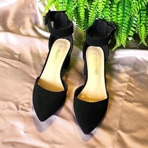 Black pointed toe short heel